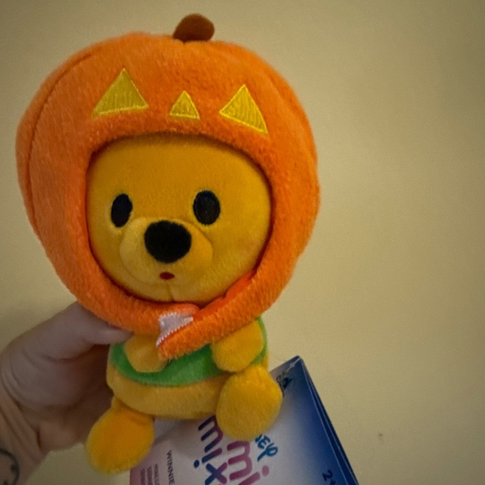 2025 Disney Mini Mix-its Winnie the Pooh Pumpkin Halloween 7” Plush NEW IN-HAND